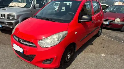 Usata Hyundai i10 Comfort 69 CV (50 kW) 2011 Rosso Utilitaria