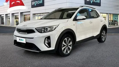 Bianco Usata 2022 Kia Stonic Style SUV | 15.350 € (Buon prezzo)