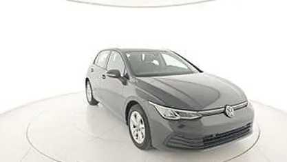 Usata VW Golf VIII Life 116 CV (85 kW) 2024 Grigio scuro Utilitaria