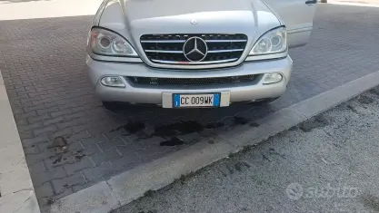 Usata Mercedes ML270 163 CV (119 kW) 2002 Grigio SUV