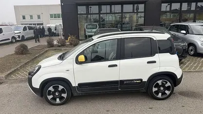 Usata 2025 Fiat Panda Cross Cross Utilitaria | 13.990 € (Buon prezzo)