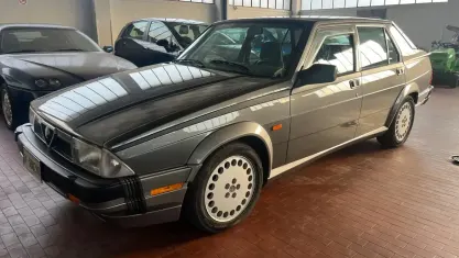 Usata Alfa Romeo 75 155 CV (114 kW) 1989 Giallo Berlina