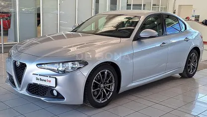 Nero Usata 2017 Alfa Romeo Giulia Super Tre volumi | 18.400 € (Buon prezzo)