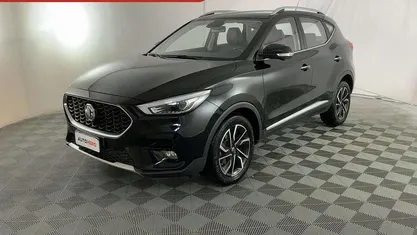Käytetty MG ZS Luxury 111 HP (81 kW) 2024 Musta Katumaasturi