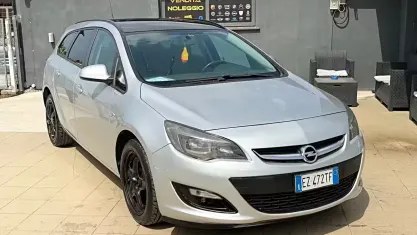 Usata Opel Astra 140 CV (102 kW) 2015 Grigio Station wagon