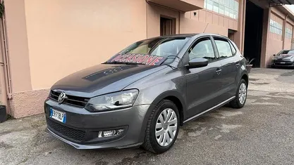 Grigio Usata 2013 VW Polo Comfortline Tre volumi | 4750 € (Ottimo prezzo)