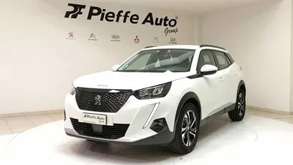Usata Peugeot 2008 Allure 102 CV (75 kW) 2021 Bianco banchisa SUV