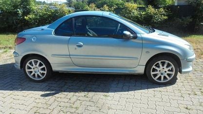 Usata Peugeot 206 CC 109 CV (80 kW) 2003 Blu Cabrio