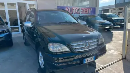 Usata Mercedes ML270 163 CV (119 kW) 2000 Nero SUV