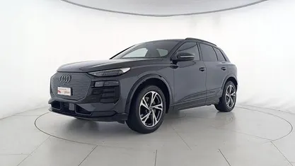 Usata Audi Q6 e-tron Advanced Plus 225 kW (306 CV) 2025 Grigio manhattan metallizzato SUV