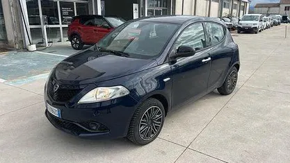 Usata Lancia Ypsilon Gold 69 CV (50 kW) 2020 Blu Utilitaria