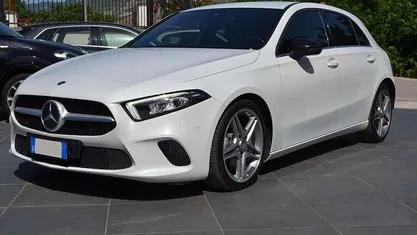 Bianco Usata 2021 Mercedes A180 Business Tre volumi | 21.000 € (Buon prezzo)
