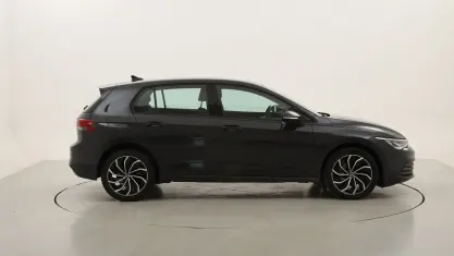 Usata VW Golf VIII Life 110 CV (80 kW) 2023 Grigiogrigio Berlina