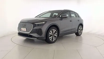 Grigio tifone metallizzato Usata 2023 Audi Q4 e-tron Advanced SUV | 34.900 € (Ottimo prezzo)
