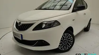 Usata Lancia Ypsilon 69 CV (50 kW) 2024 Bianco Utilitaria