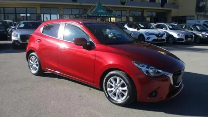 Rosso Usata 2015 Mazda 2 Essence Due volumi | 8500 € (Buon prezzo)