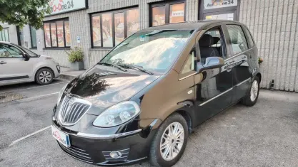 Usata Lancia Musa 95 CV (69 kW) 2012 Gelso brillante metallizzato Monovolume