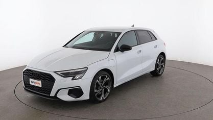 Käytetty Audi A3 Sportback e-tron Advanced 150 HP (110 kW) 2022 Valkoinen Viistoperä