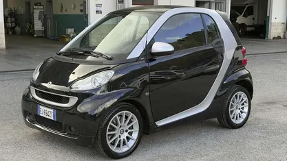 Nero Usata 2011 Smart ForTwo Coupé Passion Due volumi | 6500 € (Buon prezzo)