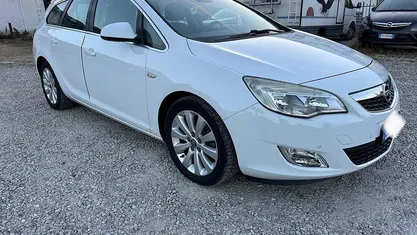 Usata Opel Astra Cosmo 110 CV (80 kW) 2011 Station wagon