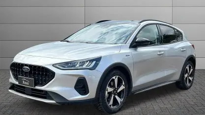 Usata Ford Focus Active 125 CV (91 kW) 2024 Grigio chiaro metallizzato Berlina