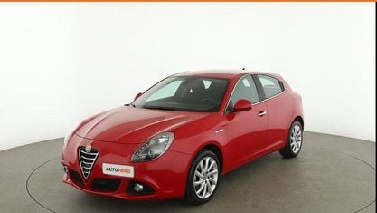 Gebraucht Alfa Romeo Giulietta Distinctive 105 PS (77 kW) 2015 Rot Kleinwagen