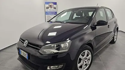 Nero Usata 2011 VW Polo Comfortline Tre volumi | 7390 € (Buon prezzo)