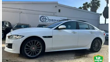 Usata Jaguar XE R-Sport 180 CV (132 kW) 2017 Bianco Berlina