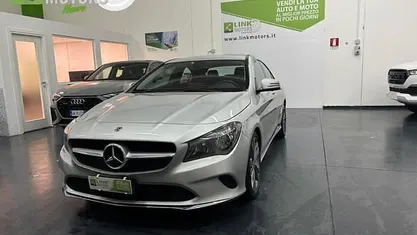 Begagnad Mercedes CLA200 136 HK (100 kW) 2019 Grå Sedan