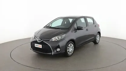 Usata Toyota Yaris Active 70 CV (51 kW) 2015 Grigio Utilitaria