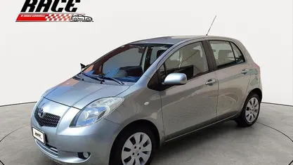 Usata Toyota Yaris 87 CV (63 kW) 2008 Grigio Utilitaria