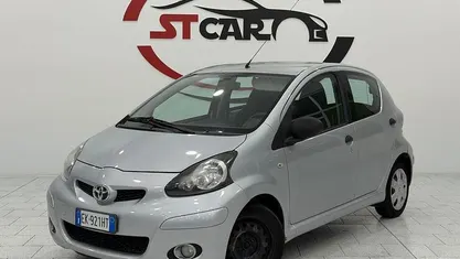 Argento Usata 2011 Toyota Aygo Connect Style Due volumi | 4500 € (Buon prezzo)