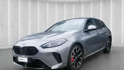 Begagnad BMW 118 M Sport 150 HK (110 kW) 2025 Grå Halvkombi