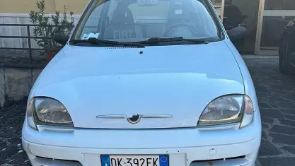 Usata Fiat 600 Anniversary 54 CV (39 kW) 2007 Viola Utilitaria