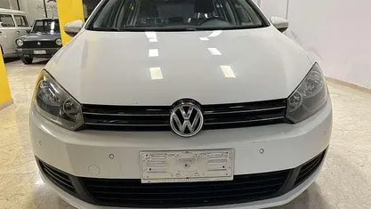 Bianco Usata 2012 VW Golf VII Highline Tre volumi | 7999 € (Buon prezzo)