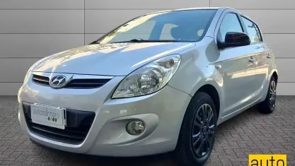 Usata Hyundai i20 Comfort 78 CV (57 kW) 2010 Grigio Utilitaria