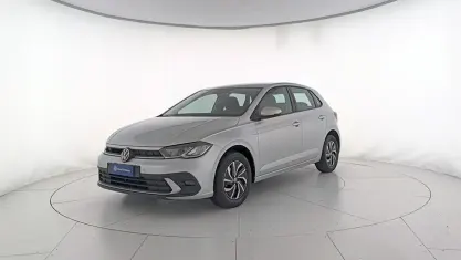 Usata VW Polo Life 95 CV (69 kW) 2023 Reflex silver metallizzato Utilitaria