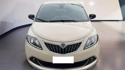 Usata Lancia Ypsilon Gold 70 CV (51 kW) 2021 Bianco Utilitaria