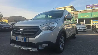 Argento Usata 2015 Dacia Lodgy Monovolume | 6999 € (Buon prezzo)
