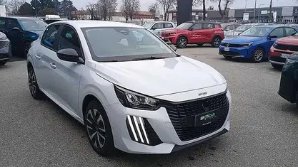 Usata Peugeot 208 Style 101 CV (74 kW) 2025 Utilitaria