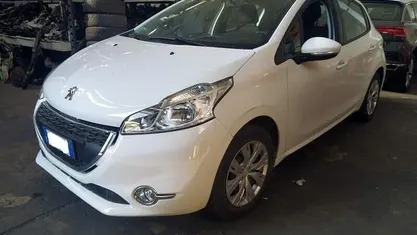 Usata Peugeot 208 68 CV (50 kW) 2013 Utilitaria