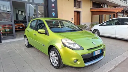 Usata Renault Clio II 75 CV (55 kW) 2010 Verde Berlina