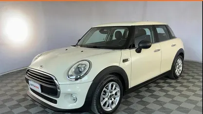 Begagnad Mini ONE 102 HK (75 kW) 2017 Vit Halvkombi