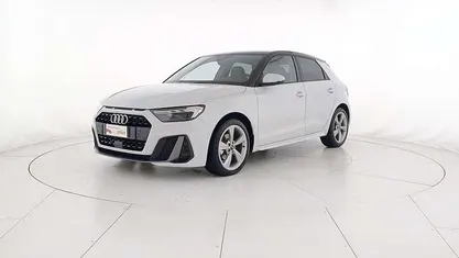 Bianco ghiacciaio metallizzato Usata 2025 Audi A1 Sportback S-Line Due volumi | 28.500 € (Buon prezzo)