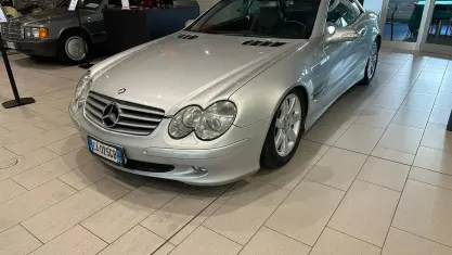 Usata Mercedes SL500 306 CV (225 kW) 2002 Grigio Cabrio