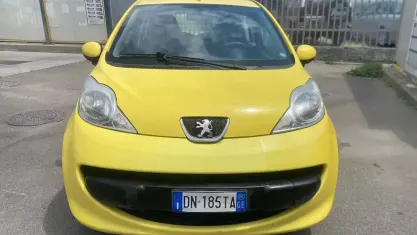 Usata Peugeot 107 68 CV (50 kW) 2008 Giallo Utilitaria
