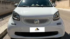 Bianco Usata 2015 Smart ForTwo Coupé Prime Due volumi | 7350 € (Buon prezzo)