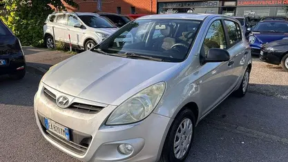 Usata Hyundai i20 Comfort 77 CV (56 kW) 2010 Grigio Utilitaria