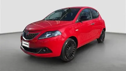 Usata Lancia Ypsilon Silver 70 CV (51 kW) 2022 Rosso Utilitaria