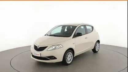 Usata Lancia Ypsilon Gold 70 CV (51 kW) 2017 Bianco Utilitaria